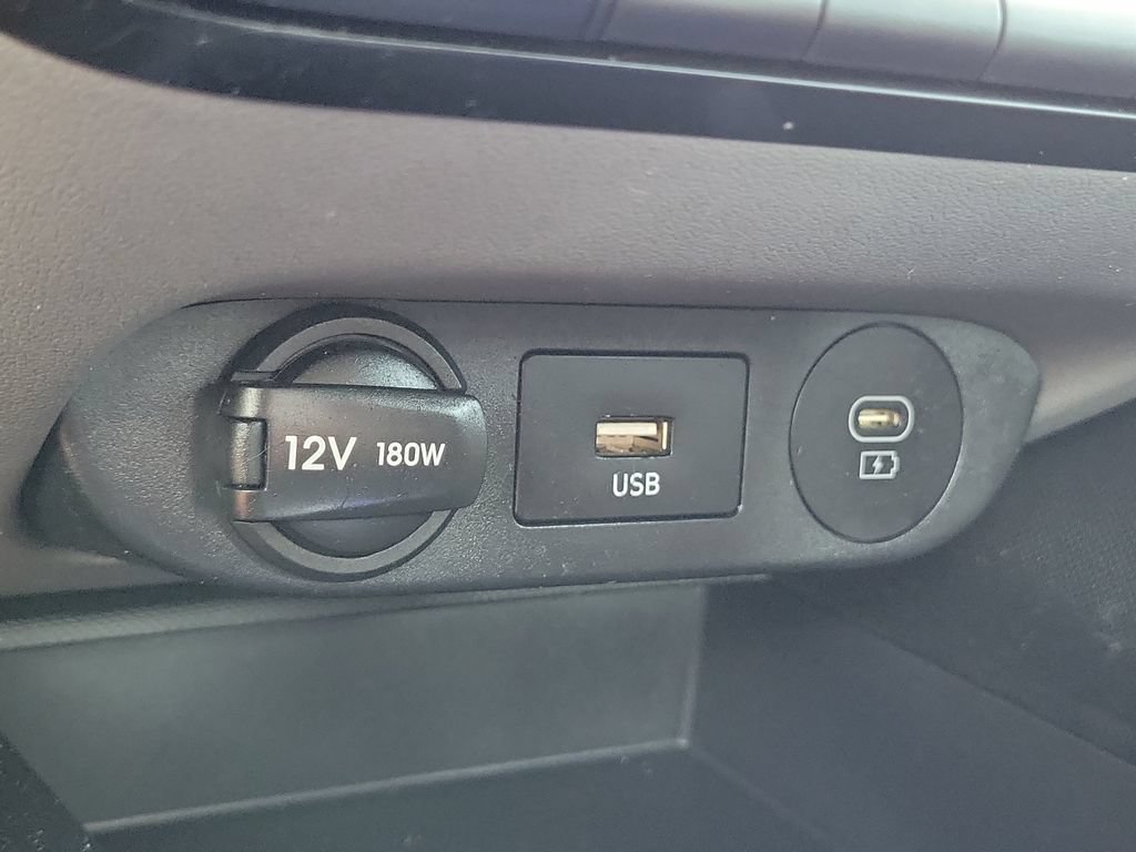 Used 2024 Hyundai Elantra SEL FWD image 31