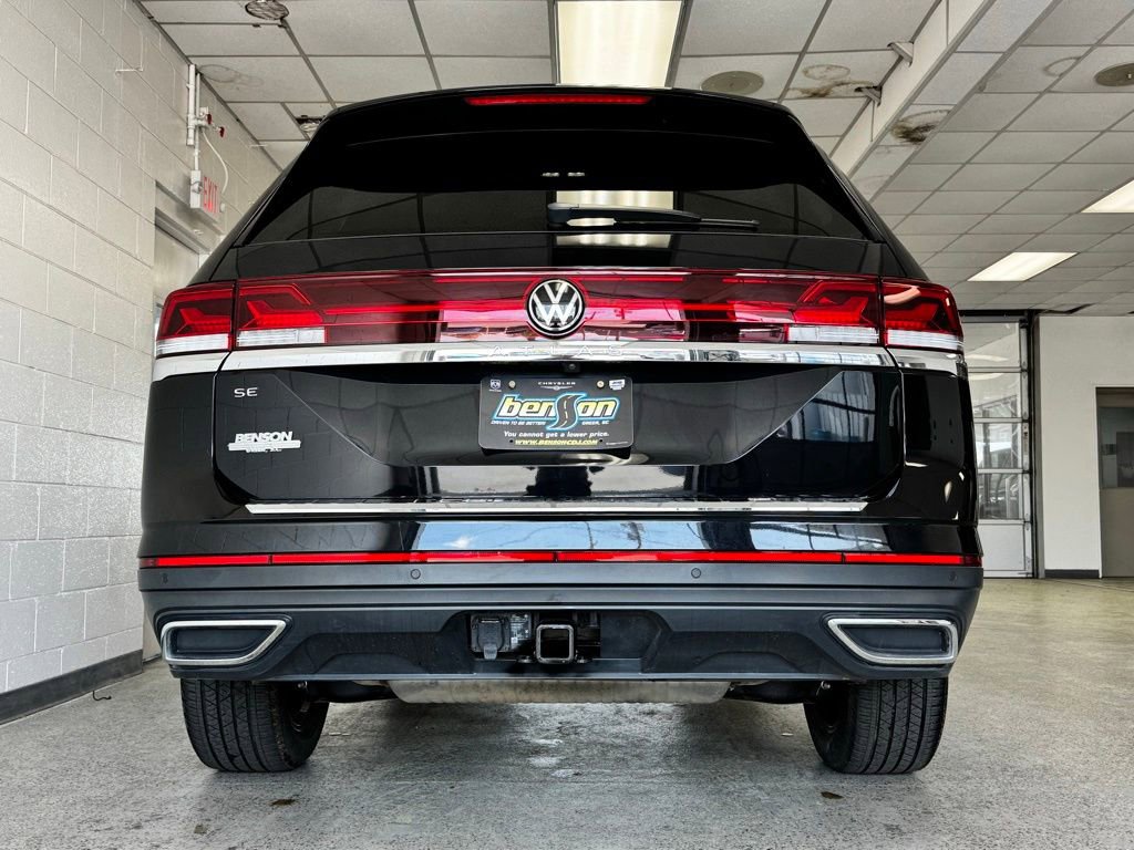 Used 2024 Volkswagen Atlas SE w/ Black Wheel Package image 6