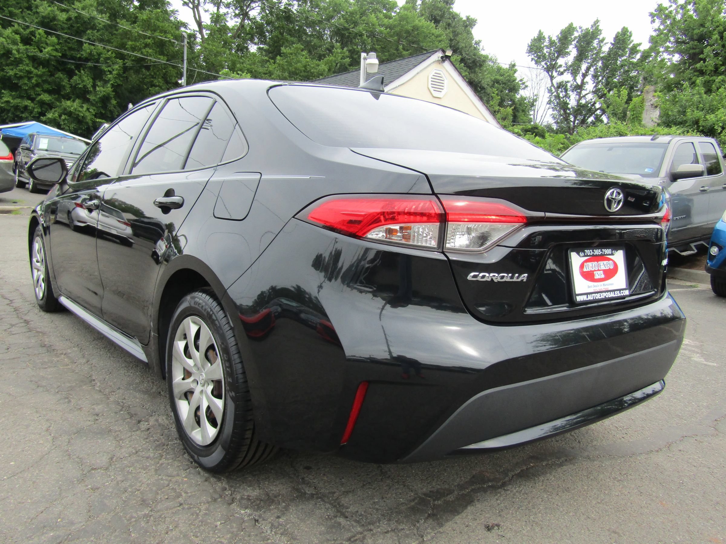 Used 2020 Toyota Corolla LE FWD image 5