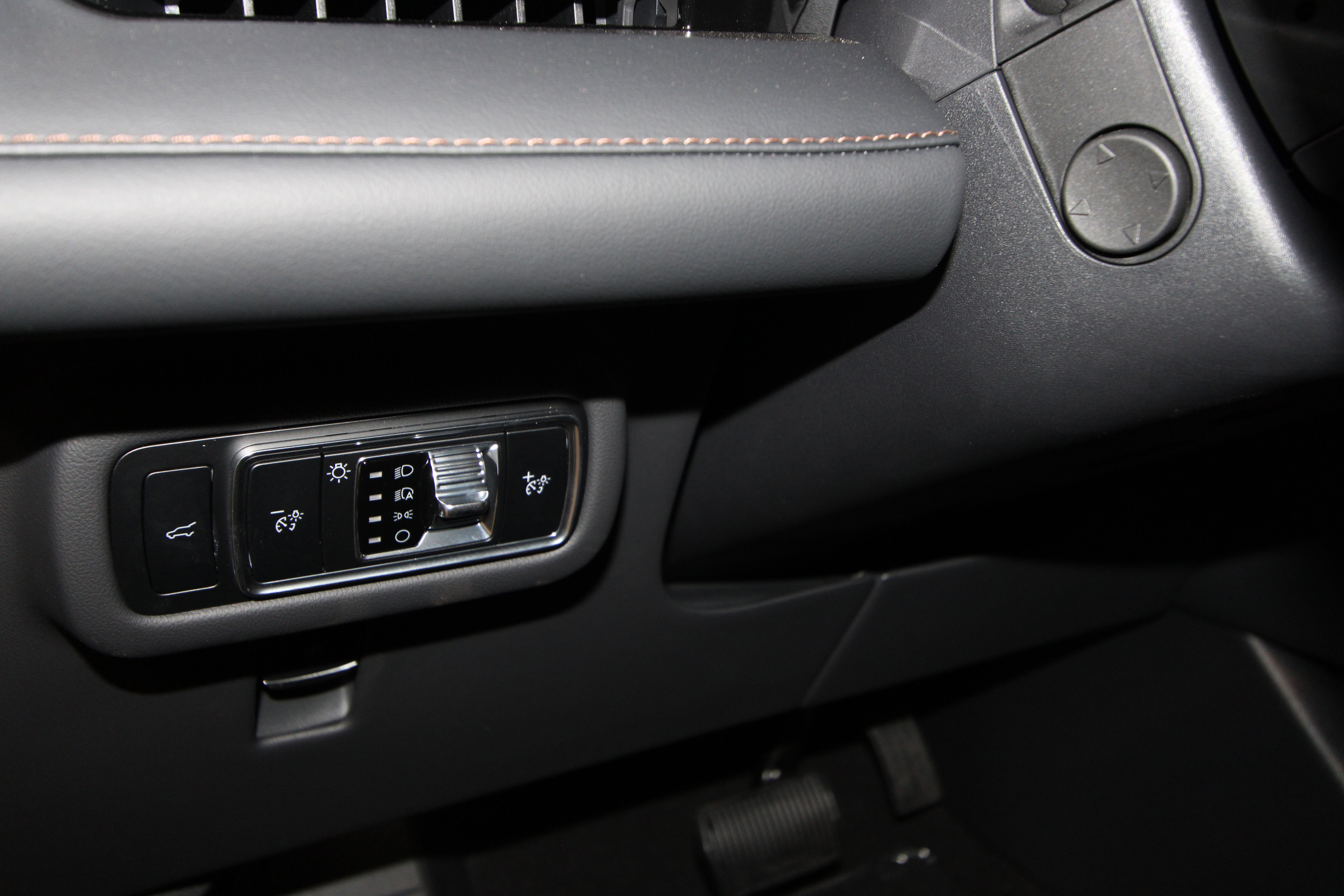 New 2026 Lincoln Nautilus Premier image 9