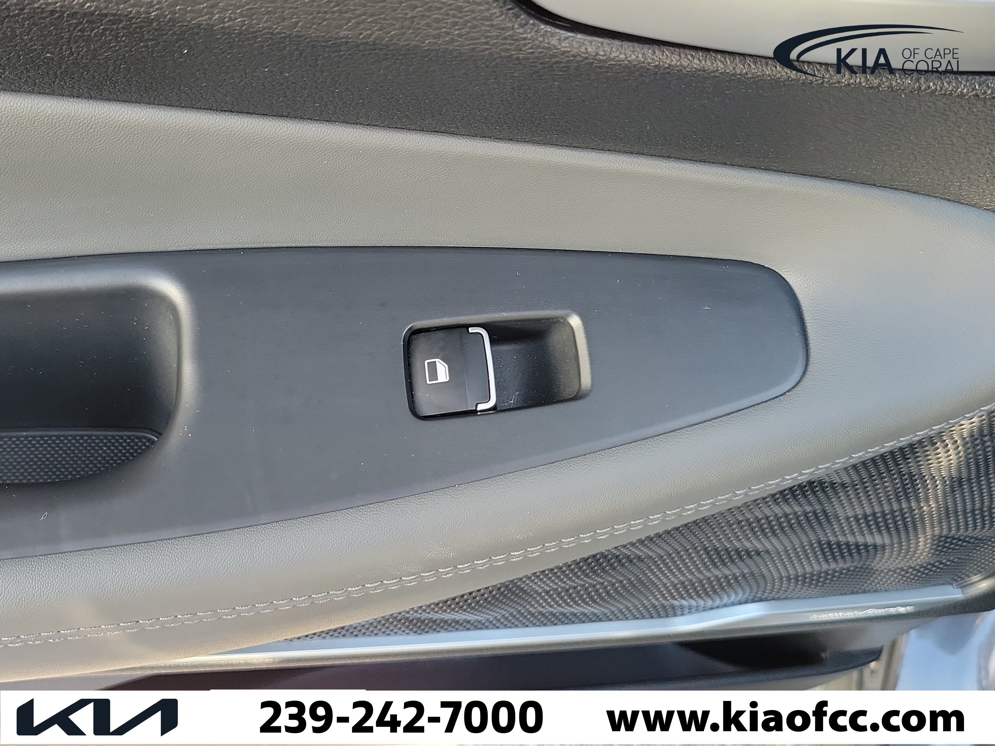 Used 2021 Hyundai Santa Fe SEL w/ Convenience + Premium Package FWD image 16
