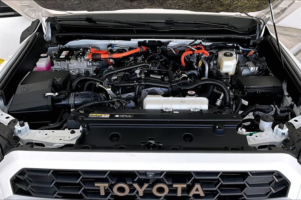 Used 2025 Toyota 4Runner Trailhunter AWD/4WD image 11