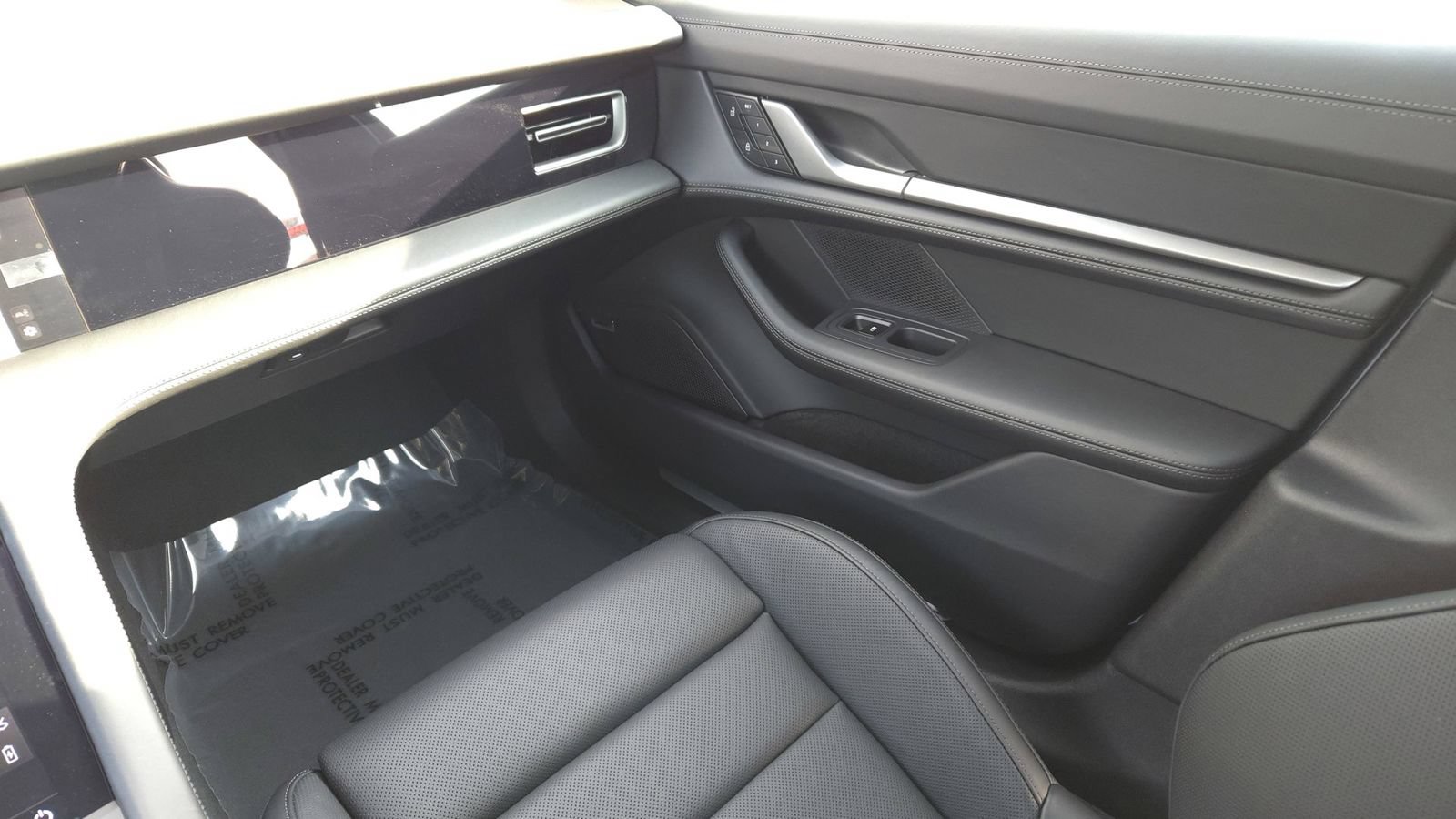 Used 2025 Porsche Taycan RWD image 19