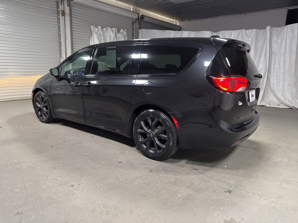 Used 2019 Chrysler Pacifica Touring Plus w/ S Appearance Package image 5