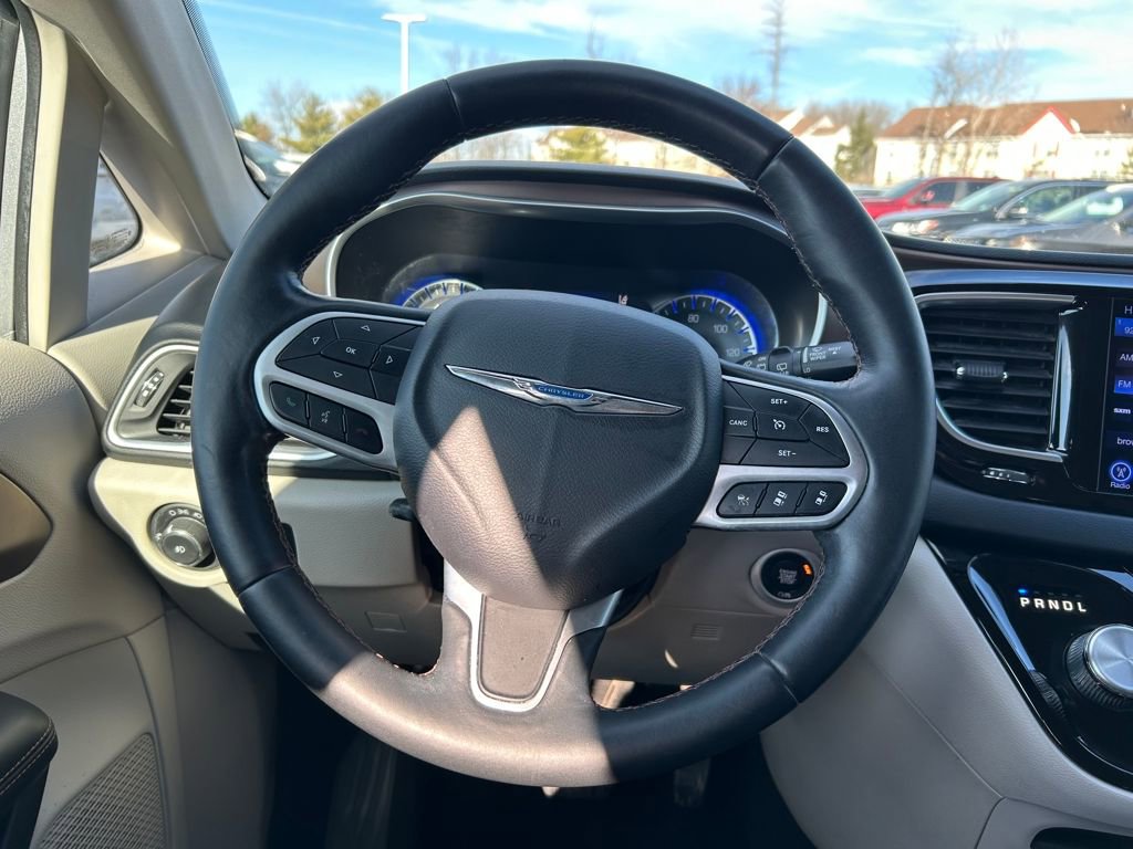 Used 2017 Chrysler Pacifica Touring-L Plus w/ Advanced Safetytec Group image 10