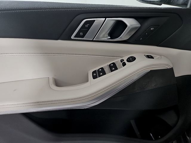 Used 2022 BMW X5 sDrive40i w/ Executive Package image 12