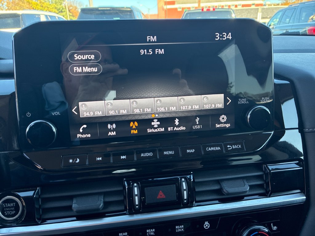 Used 2023 Nissan Pathfinder SL w/ Lighting Package (N92) AWD/4WD image 22