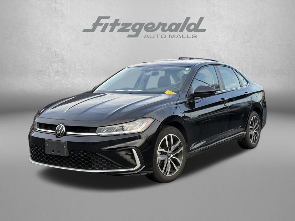 Used 2025 Volkswagen Jetta SE FWD image 3