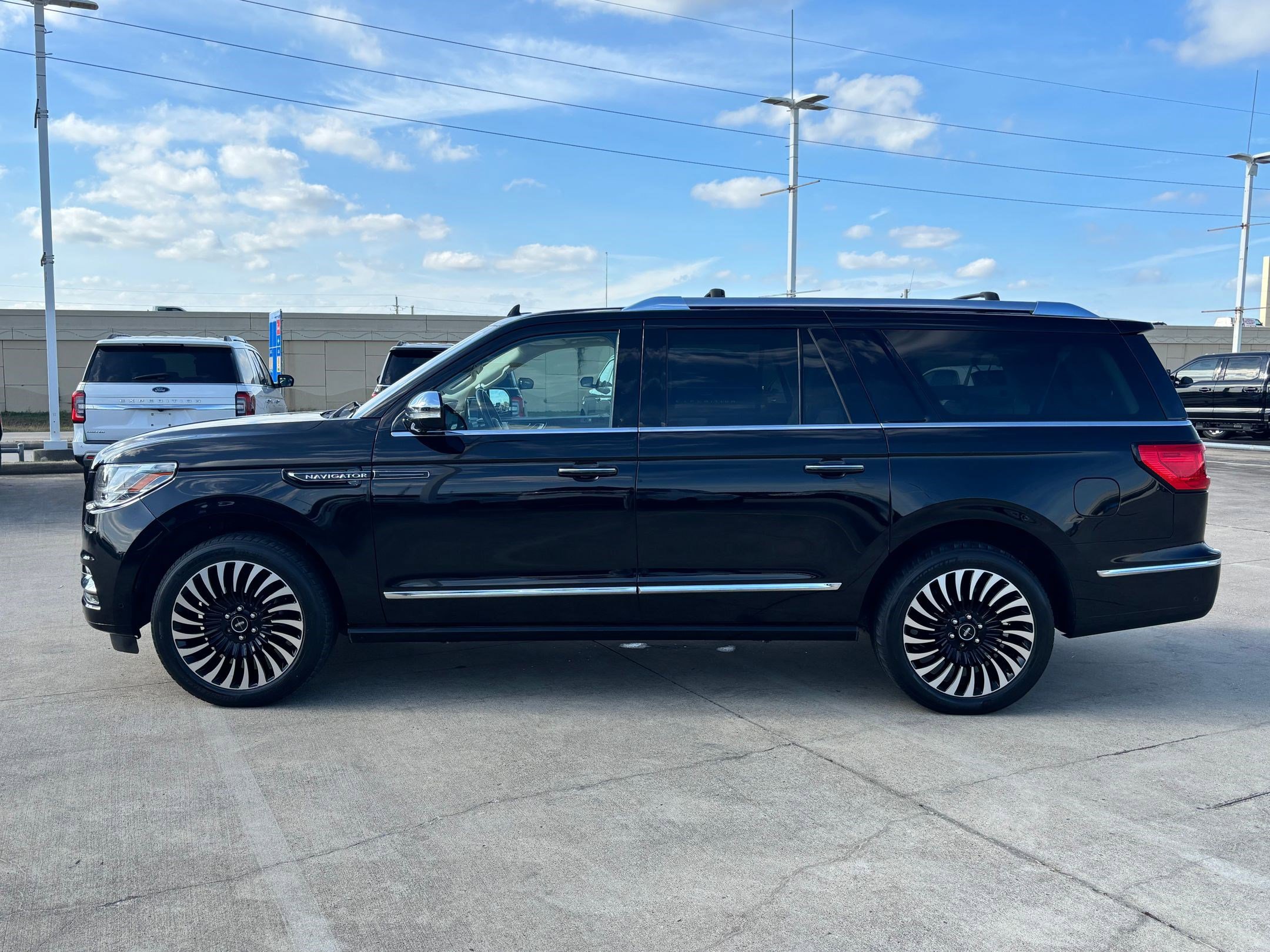 Used 2020 Lincoln Navigator L Black Label w/ Cargo Convenience Package image 7