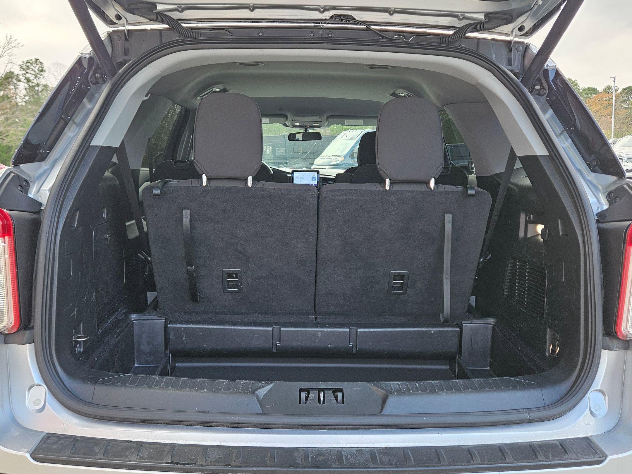 Used 2022 Ford Explorer XLT image 29