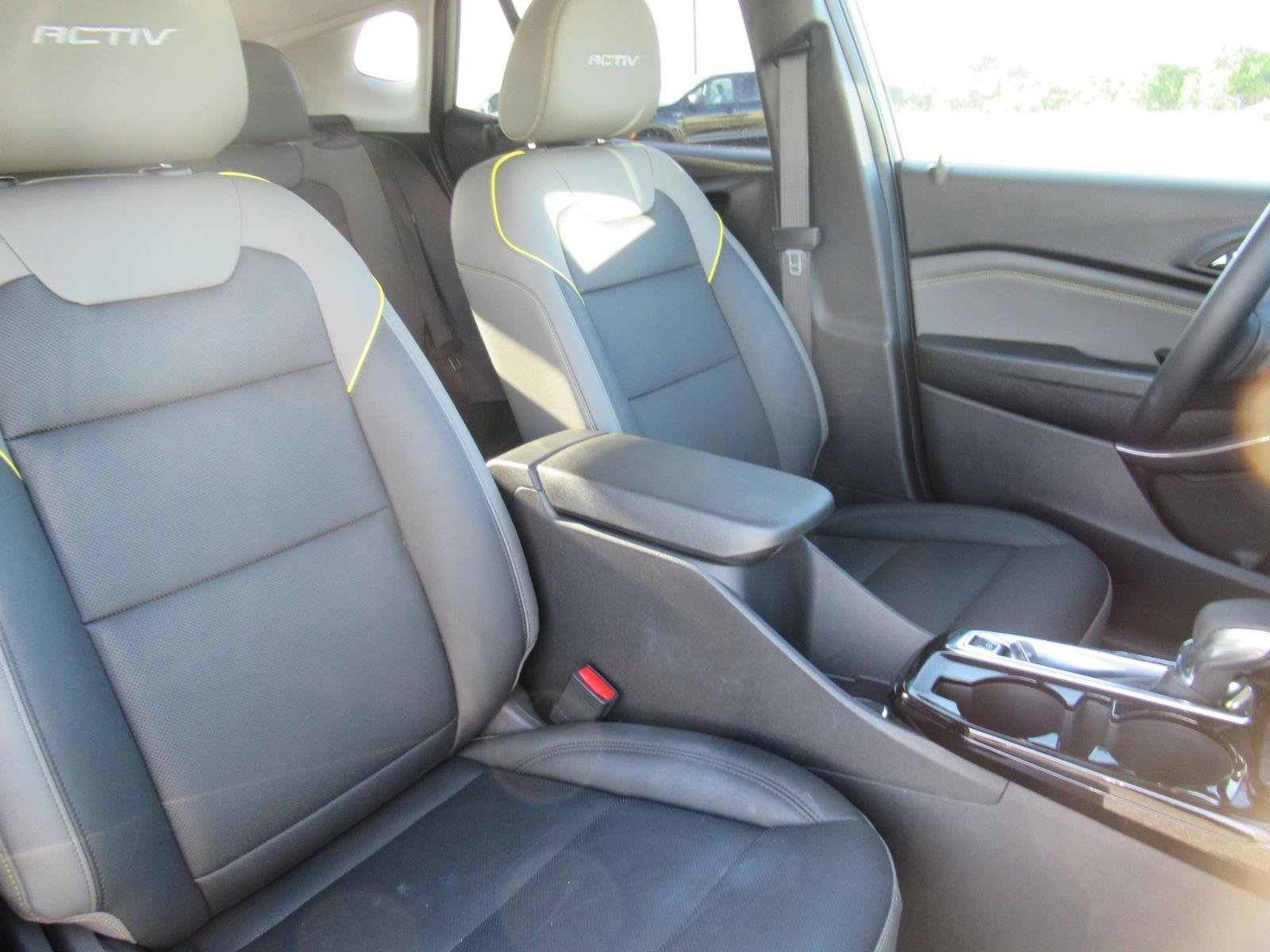Used 2025 Chevrolet Trax ACTIV w/ Sunroof Package FWD image 9