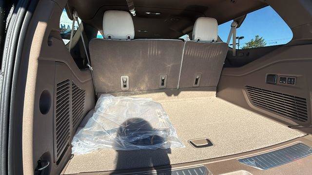 New 2026 GMC Yukon XL Denali w/ LPO, Illumination Package image 27
