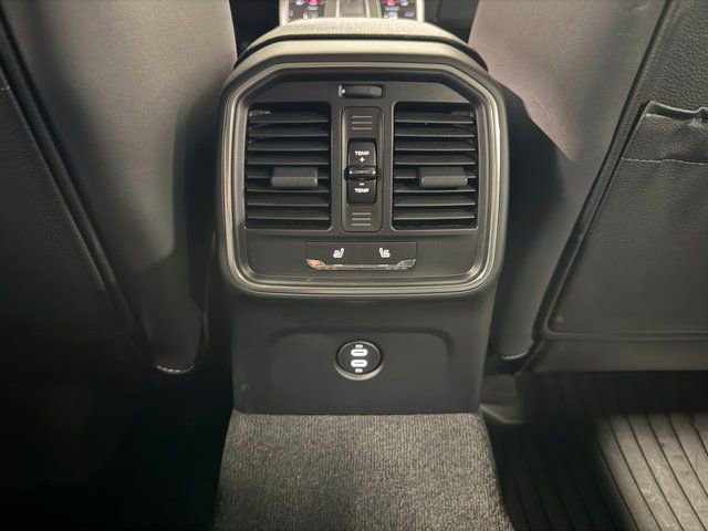 Certified 2025 Porsche Macan AWD/4WD image 31