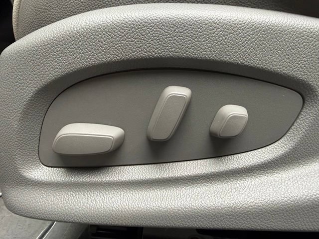 Used 2014 Chevrolet Impala LTZ FWD image 16