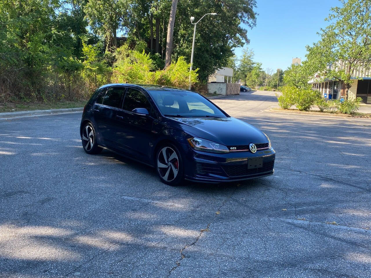 Used 2018 Volkswagen GTI SE FWD image 3