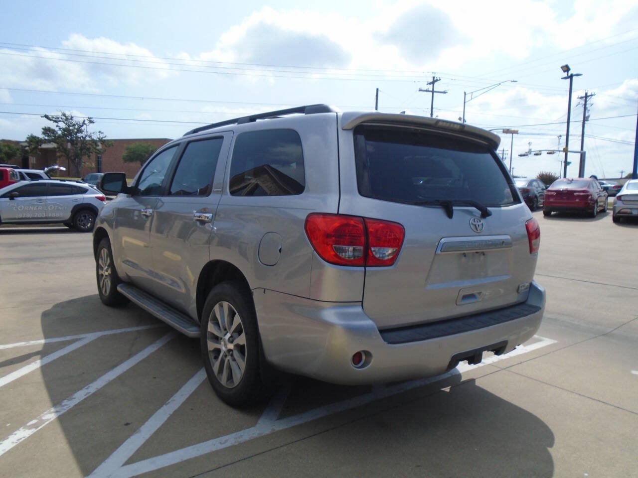 Used 2016 Toyota Sequoia Limited w/ Safety & Convenience Package RWD image 5