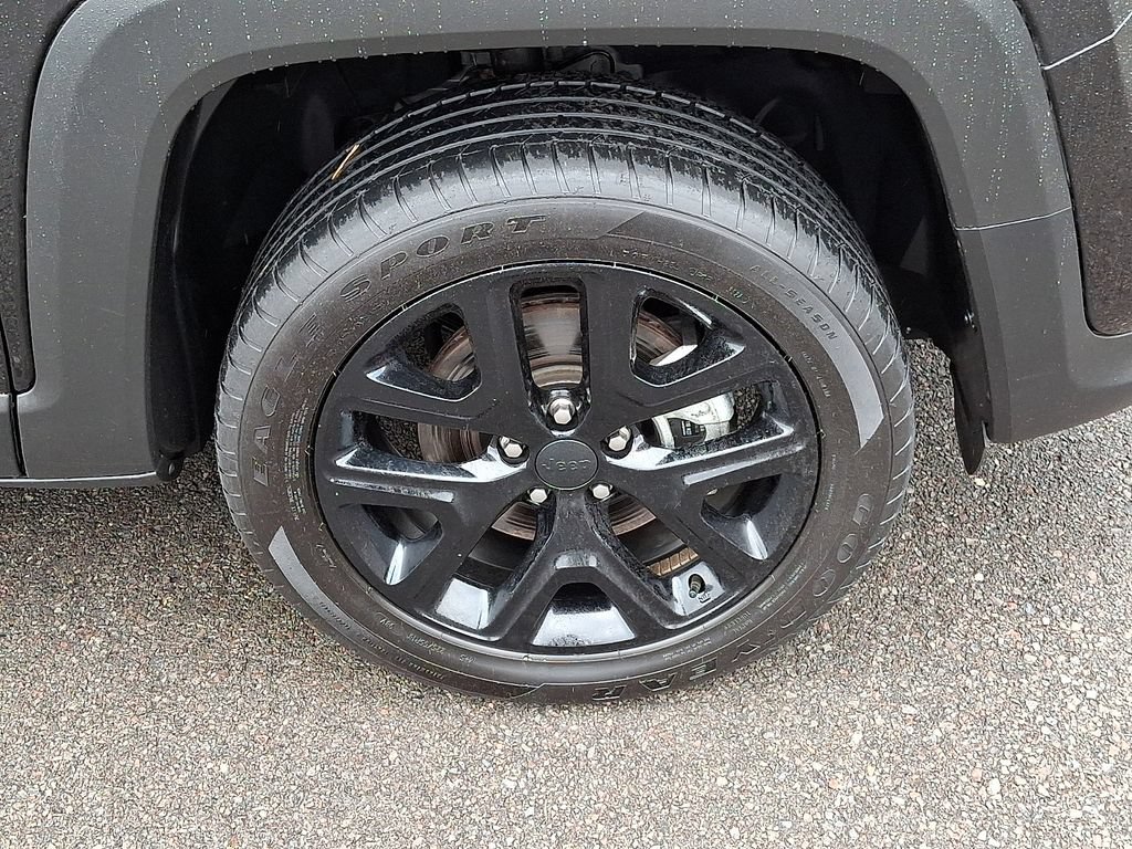 Used 2022 Jeep Renegade Latitude AWD/4WD image 9