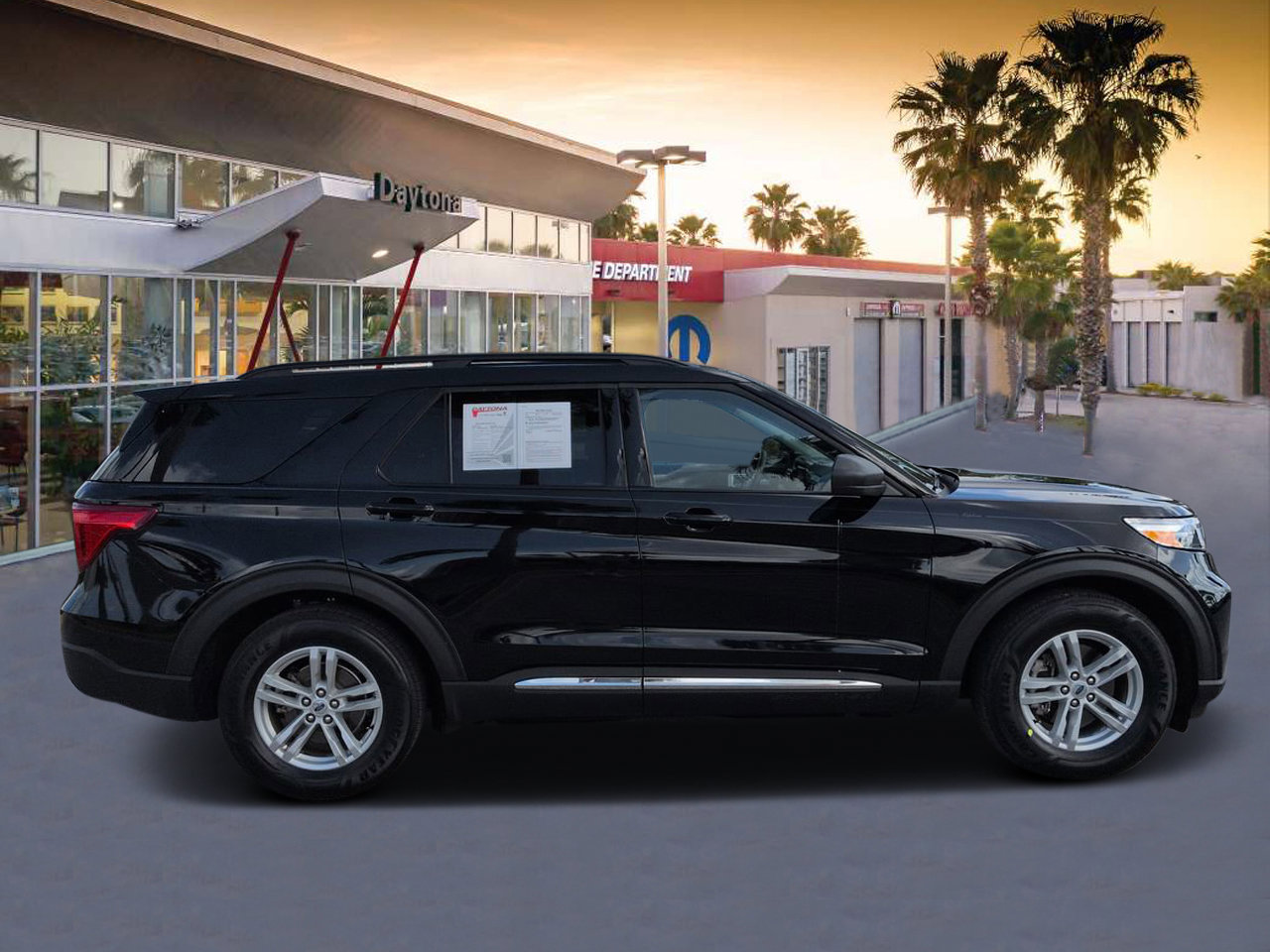 Used 2024 Ford Explorer XLT w/ Equipment Group 202A RWD image 2