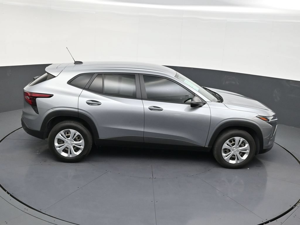 Used 2025 Chevrolet Trax LS FWD image 17