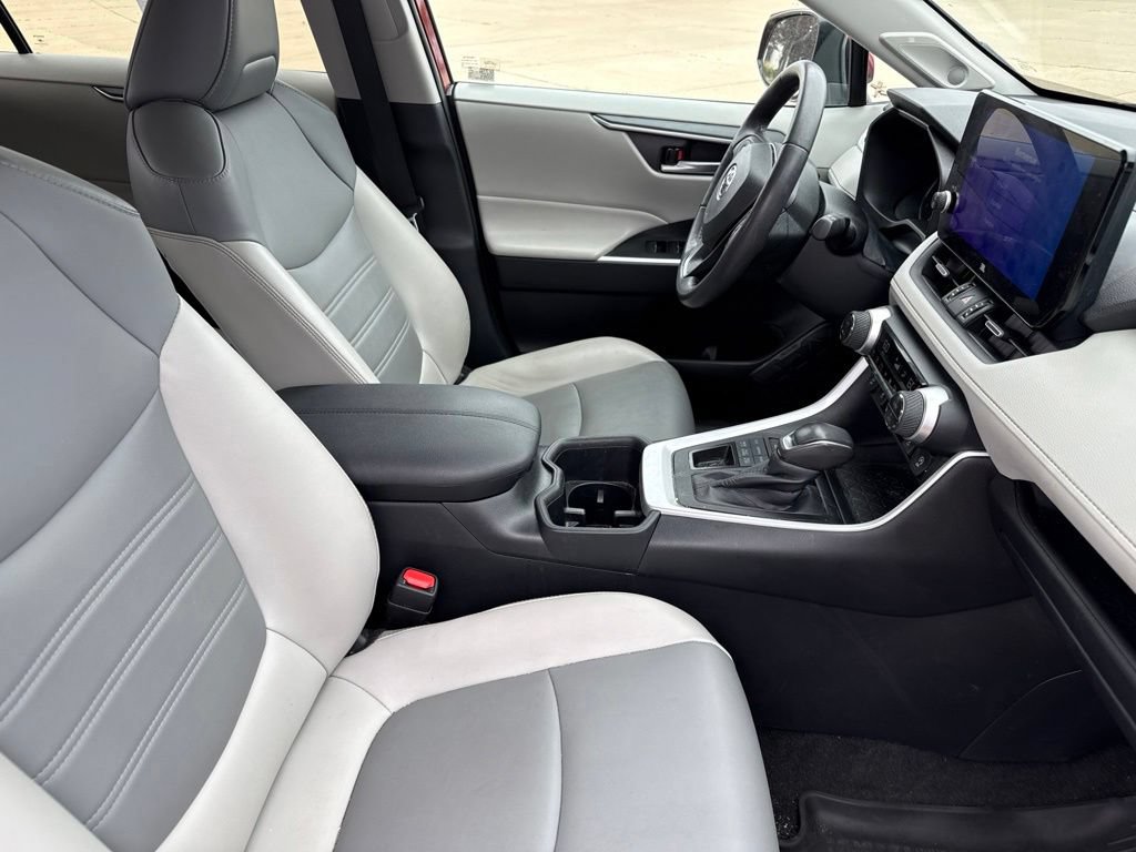Used 2023 Toyota RAV4 XLE Premium AWD/4WD image 17