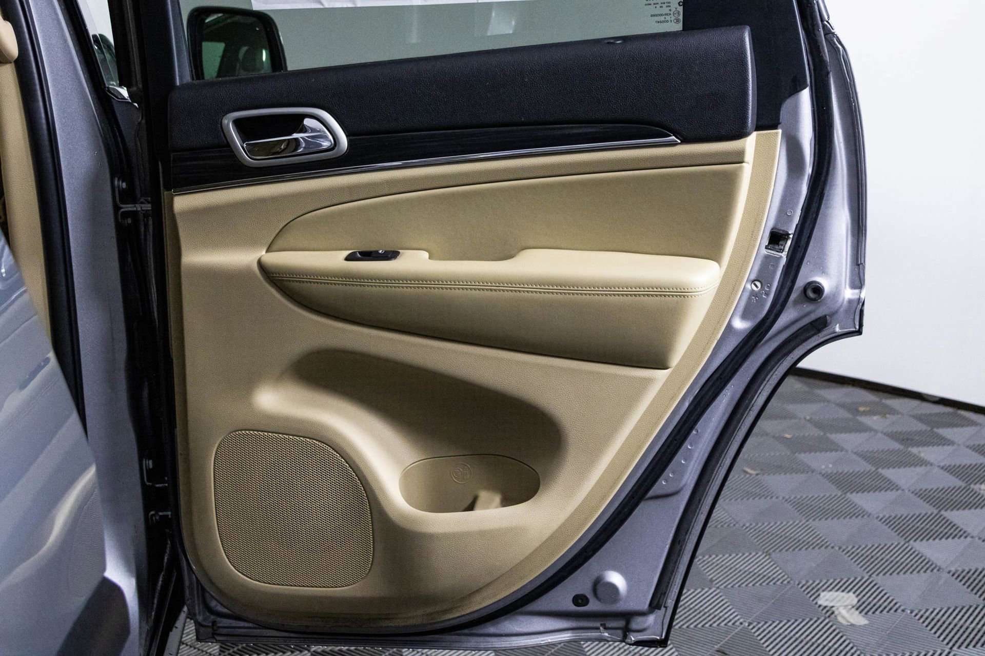 Used 2019 Jeep Grand Cherokee Limited image 38