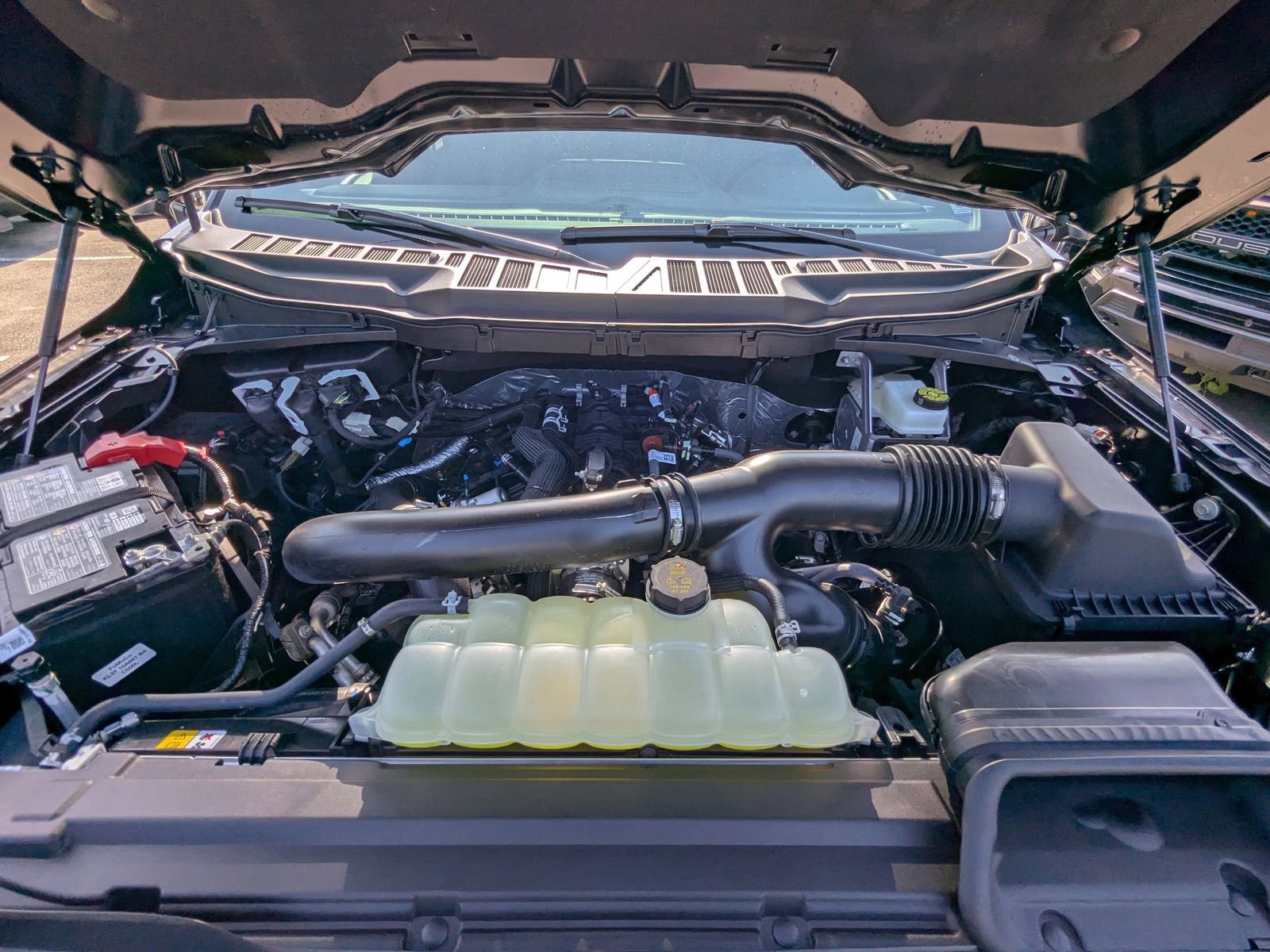 New 2025 Ford F150 Lariat w/ Equipment Group 501A Mid image 10