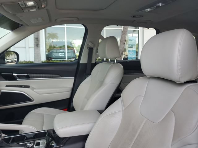 Certified 2023 Kia Telluride EX w/ EX Captain's Chair Package FWD image 15