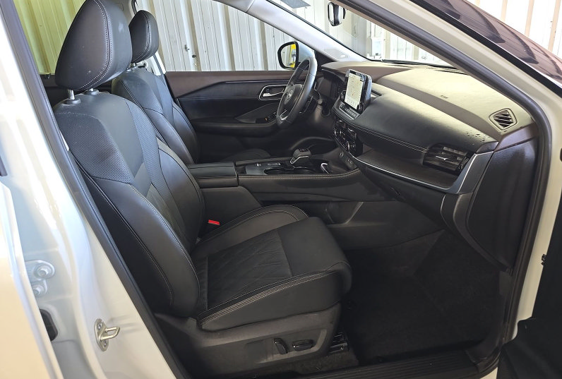 Used 2023 Nissan Rogue Platinum w/ Platinum Premium Package FWD image 11