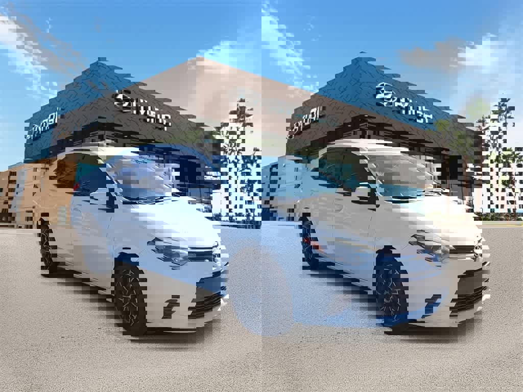 Used 2015 Toyota Corolla LE image 4