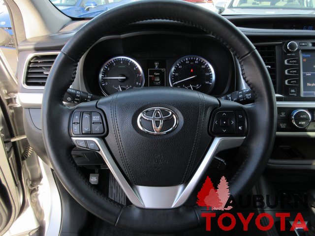 Used 2015 Toyota Highlander Limited image 18