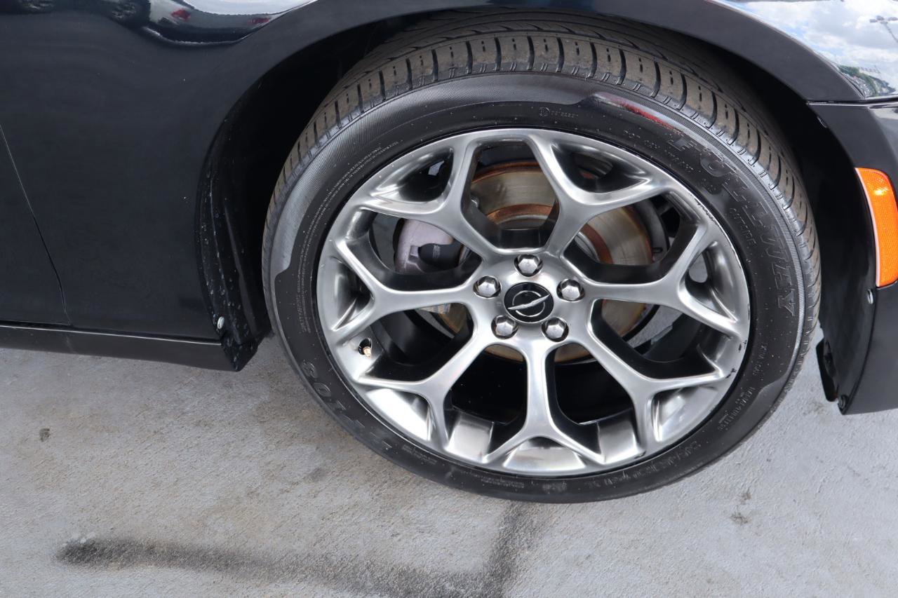 Used 2018 Chrysler 300 S w/ Beats Audio Group RWD image 40