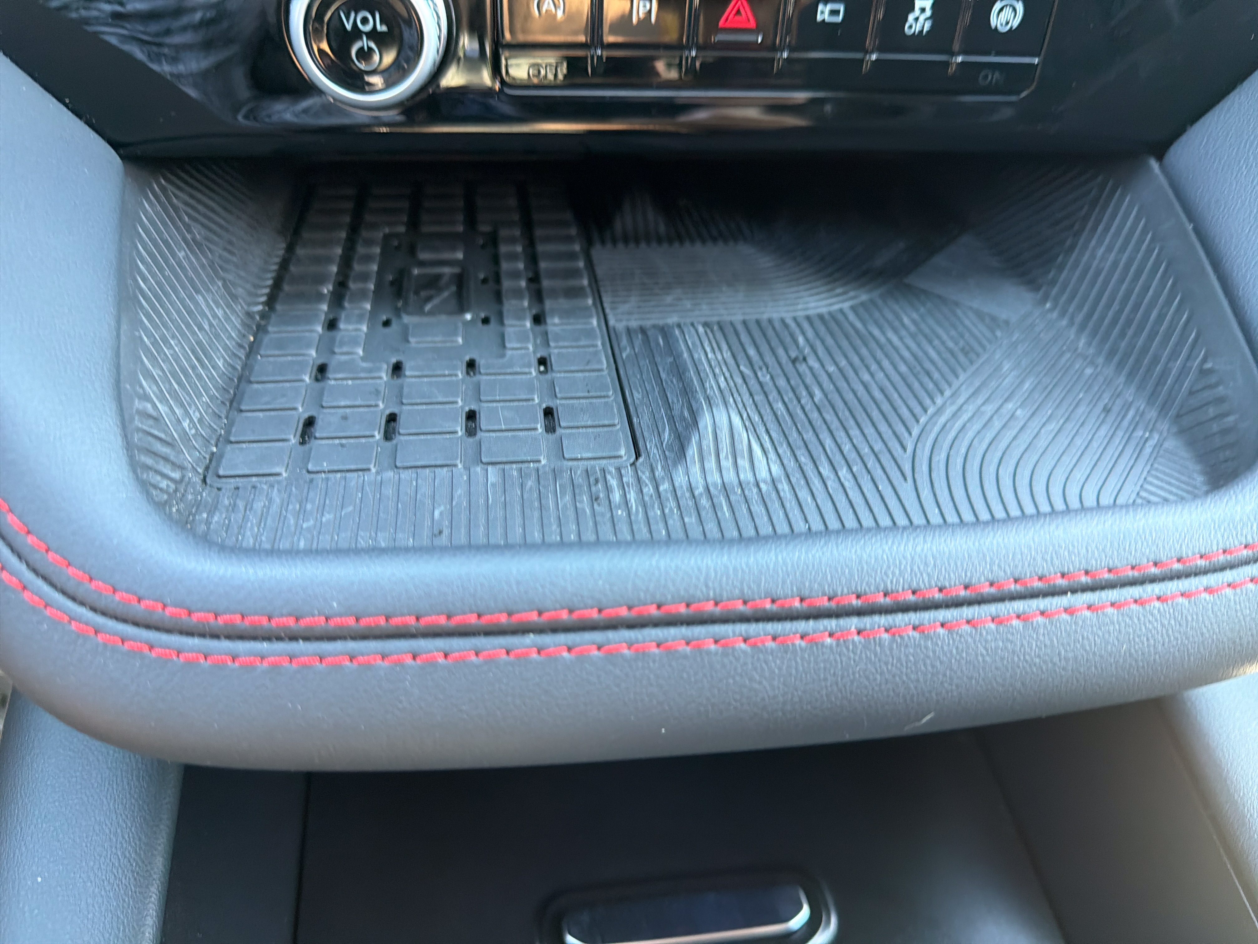 Used 2025 Ford Explorer ST AWD/4WD image 33