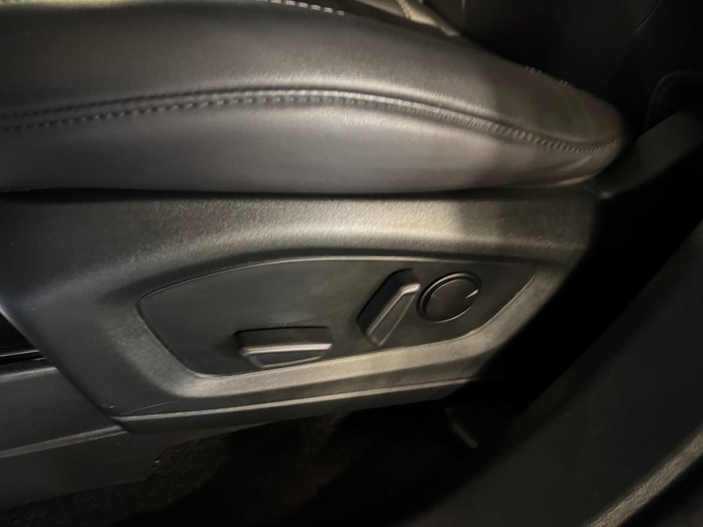 Used 2022 Ford Explorer XLT w/ Equipment Group 202A image 13