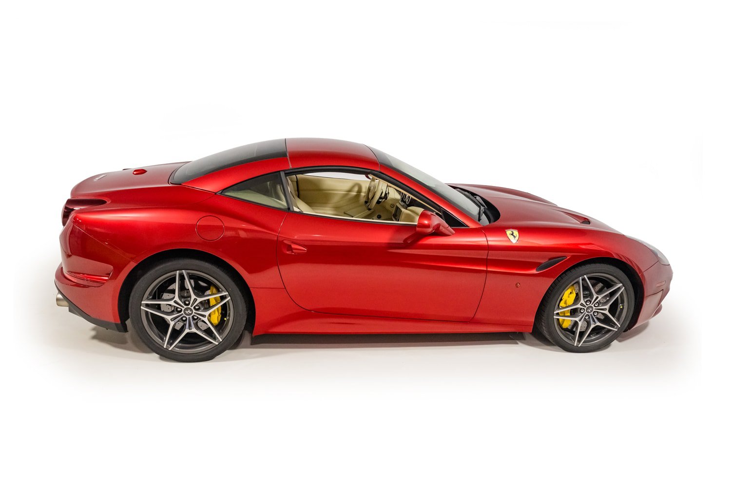 Used 2015 Ferrari California T RWD image 8