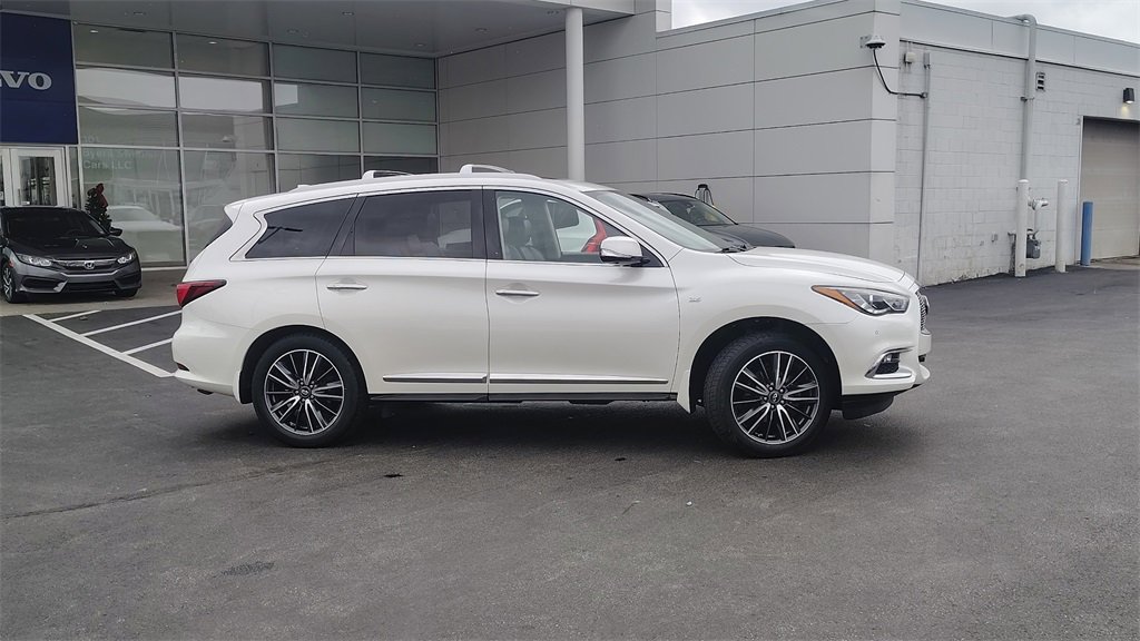 Used 2019 INFINITI QX60 Luxe w/ Sensory Package image 2
