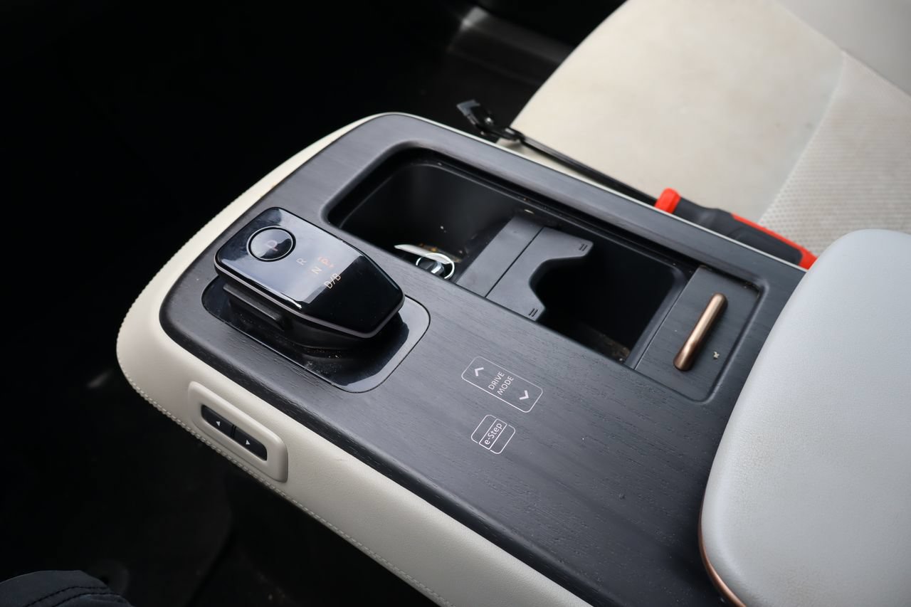 Used 2024 Nissan Ariya FWD image 25