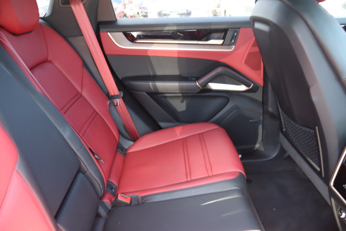 Used 2025 Porsche Cayenne E-Hybrid AWD/4WD image 14