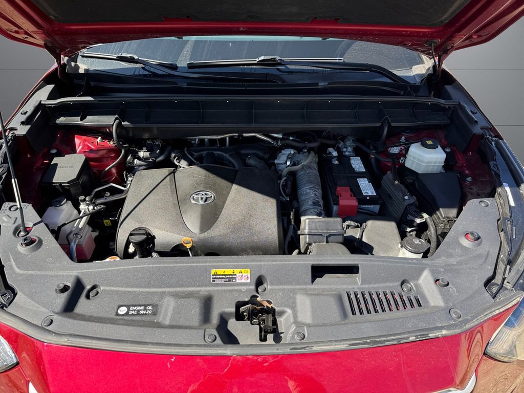 Used 2021 Toyota Highlander XLE AWD/4WD image 20