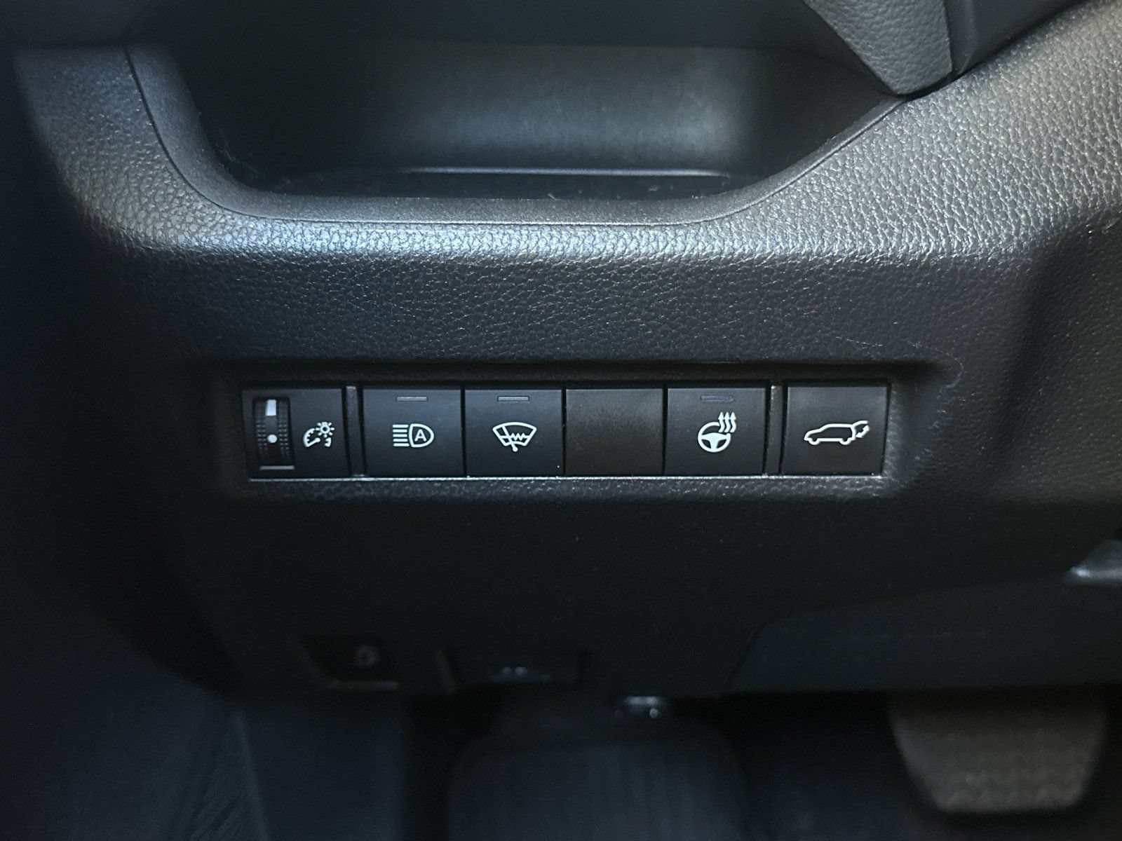 Used 2022 Toyota RAV4 XLE Premium AWD/4WD image 27