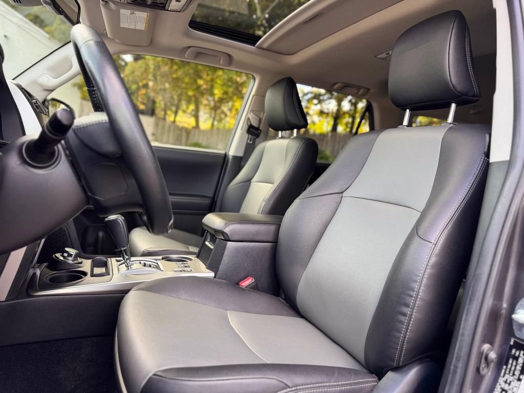 Used 2023 Toyota 4Runner SR5 Premium w/ Moonroof Package AWD/4WD image 19