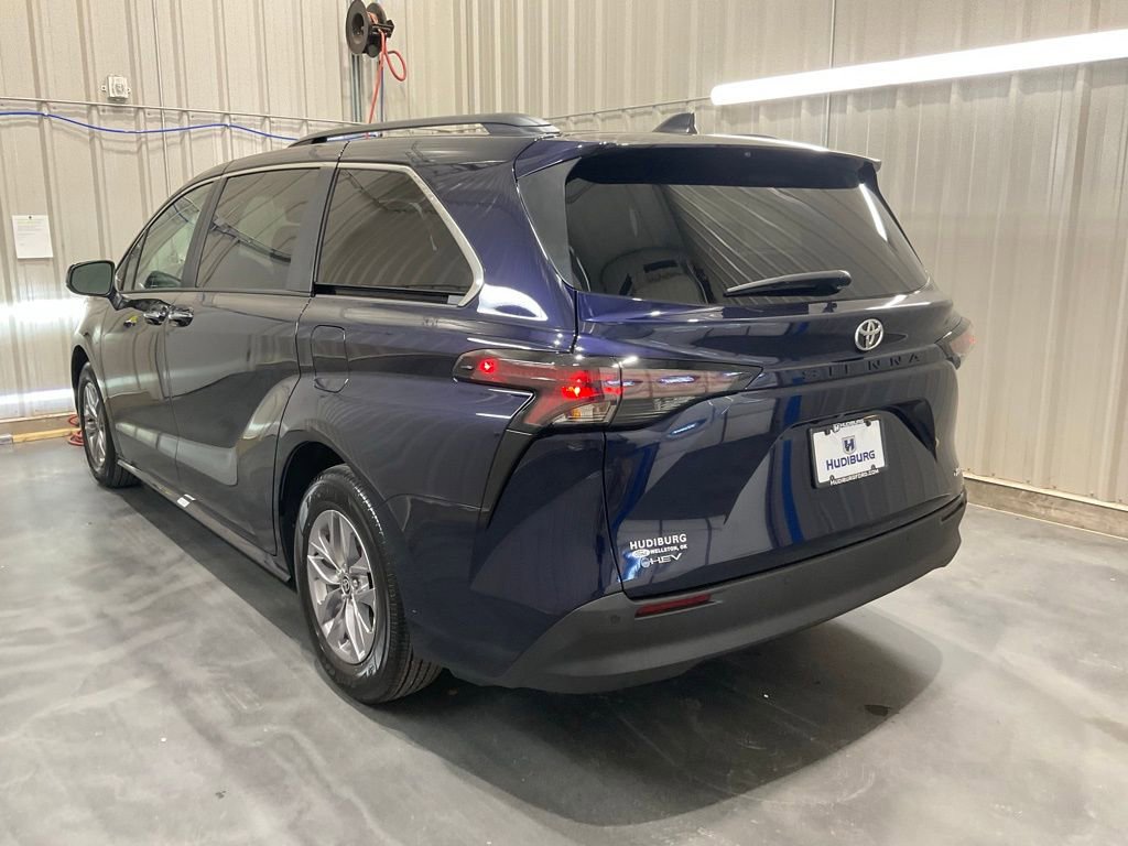 Used 2026 Toyota Sienna XLE image 25