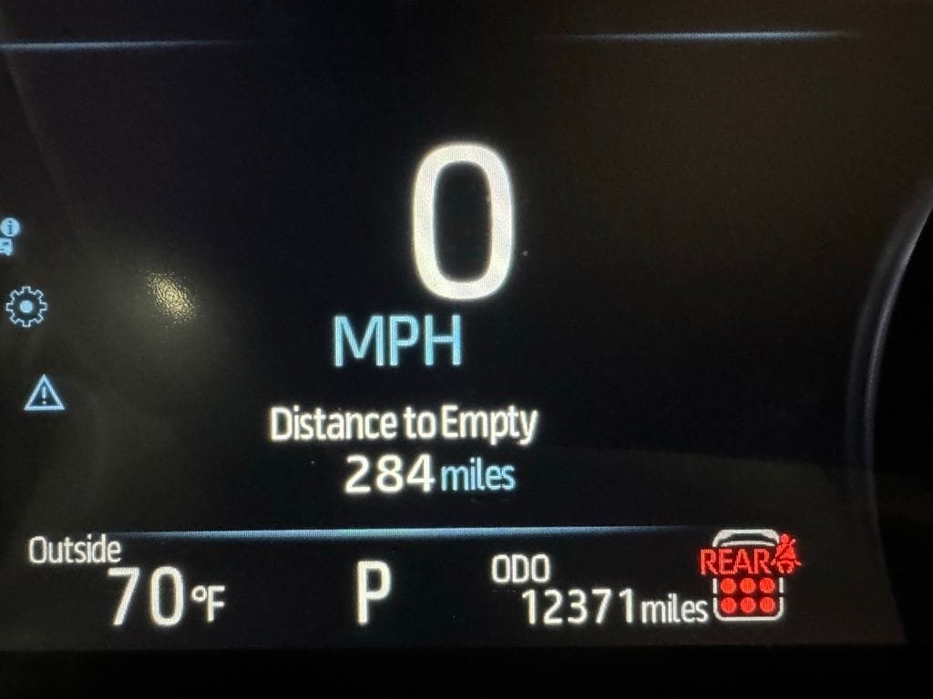 Used 2025 Toyota Sienna LE FWD image 24