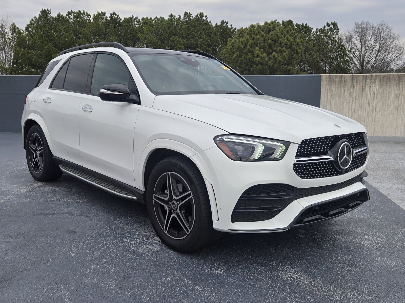 Used 2022 Mercedes-Benz GLE 350 4MATIC image 2