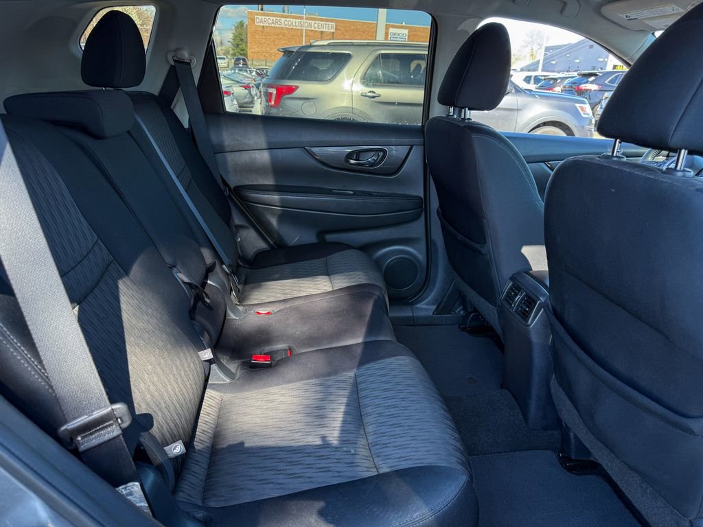 Used 2017 Nissan Rogue SV w/ SV Premium Package image 17