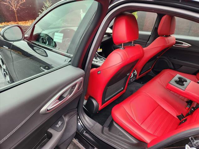Used 2024 Alfa Romeo Giulia Veloce image 25