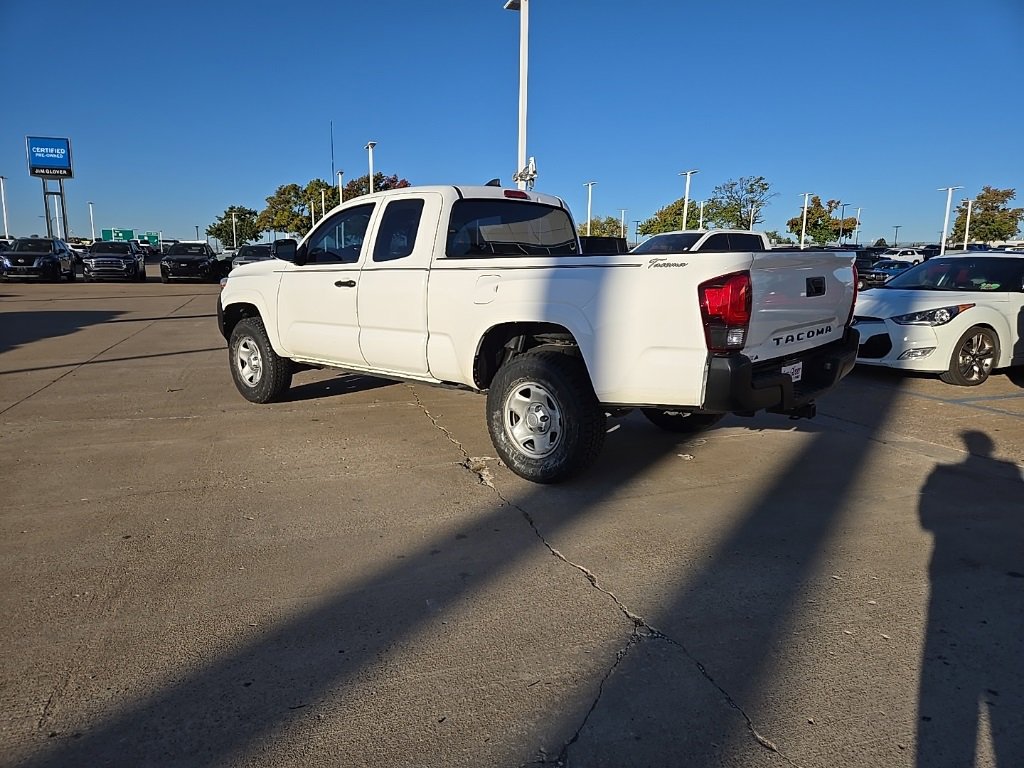 Used 2018 Toyota Tacoma SR image 4