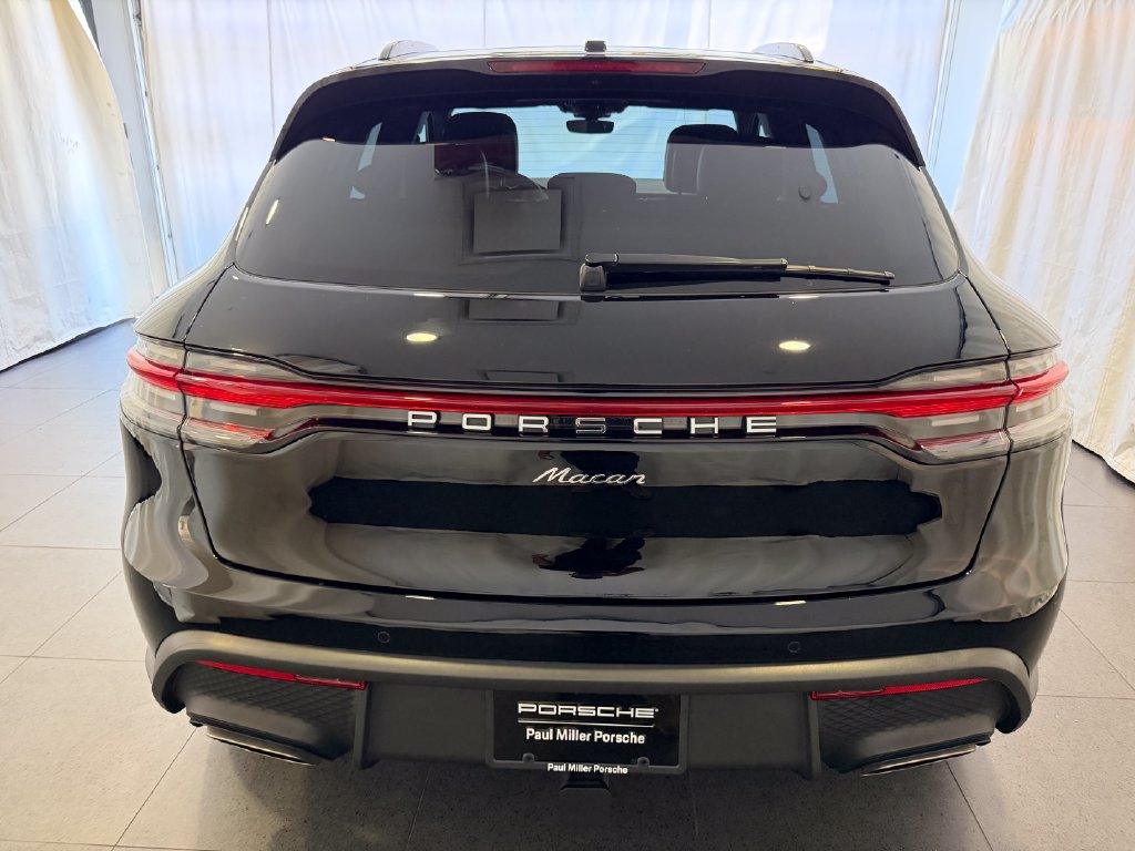 Certified 2026 Porsche Macan AWD/4WD image 8