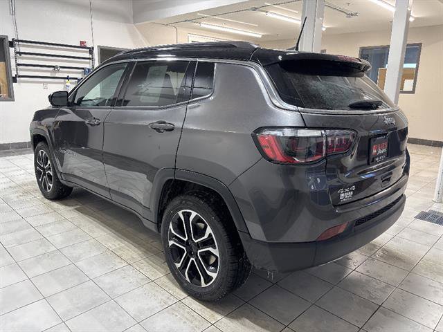 Used 2023 Jeep Compass Limited image 2