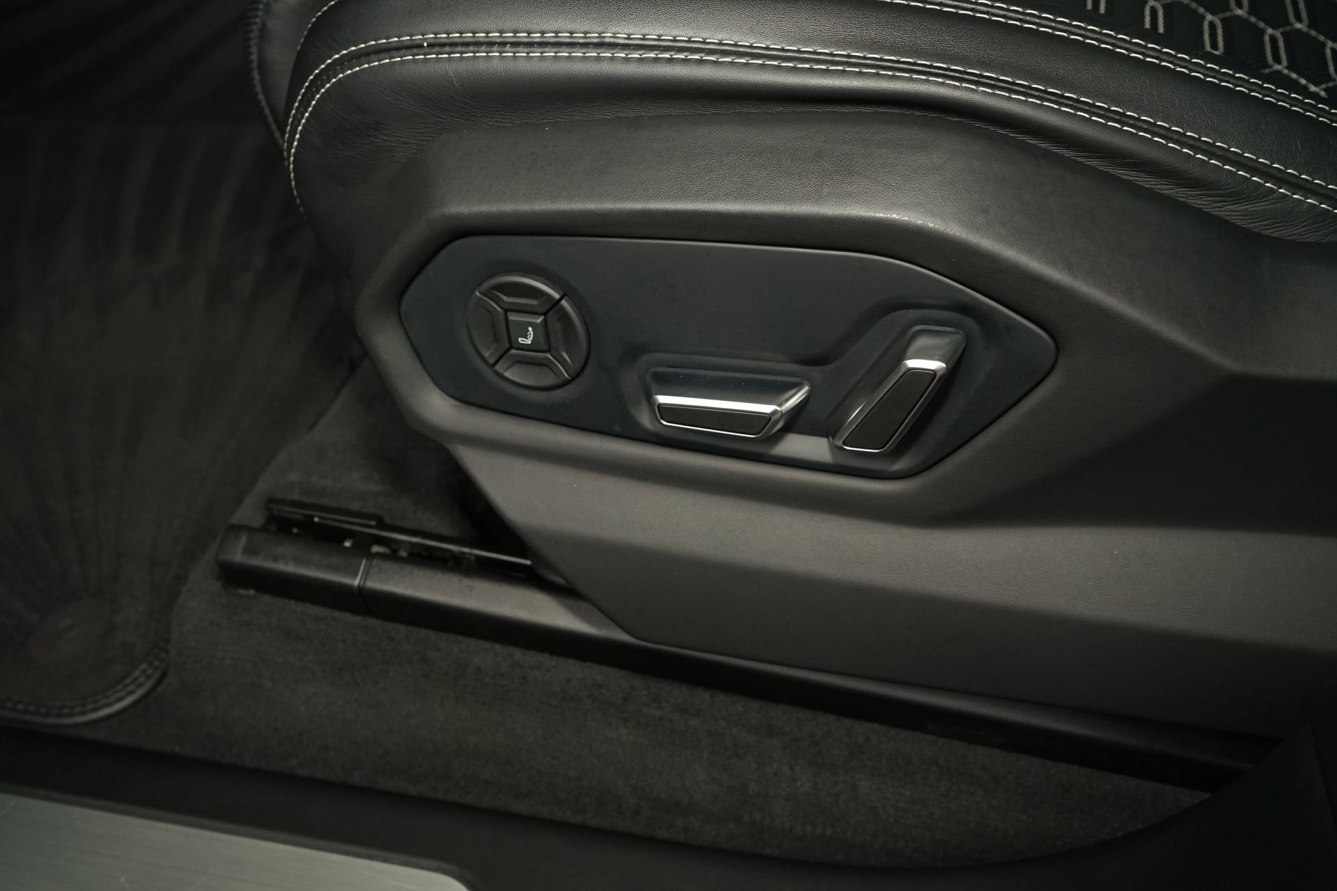 Used 2020 Lamborghini Urus image 33