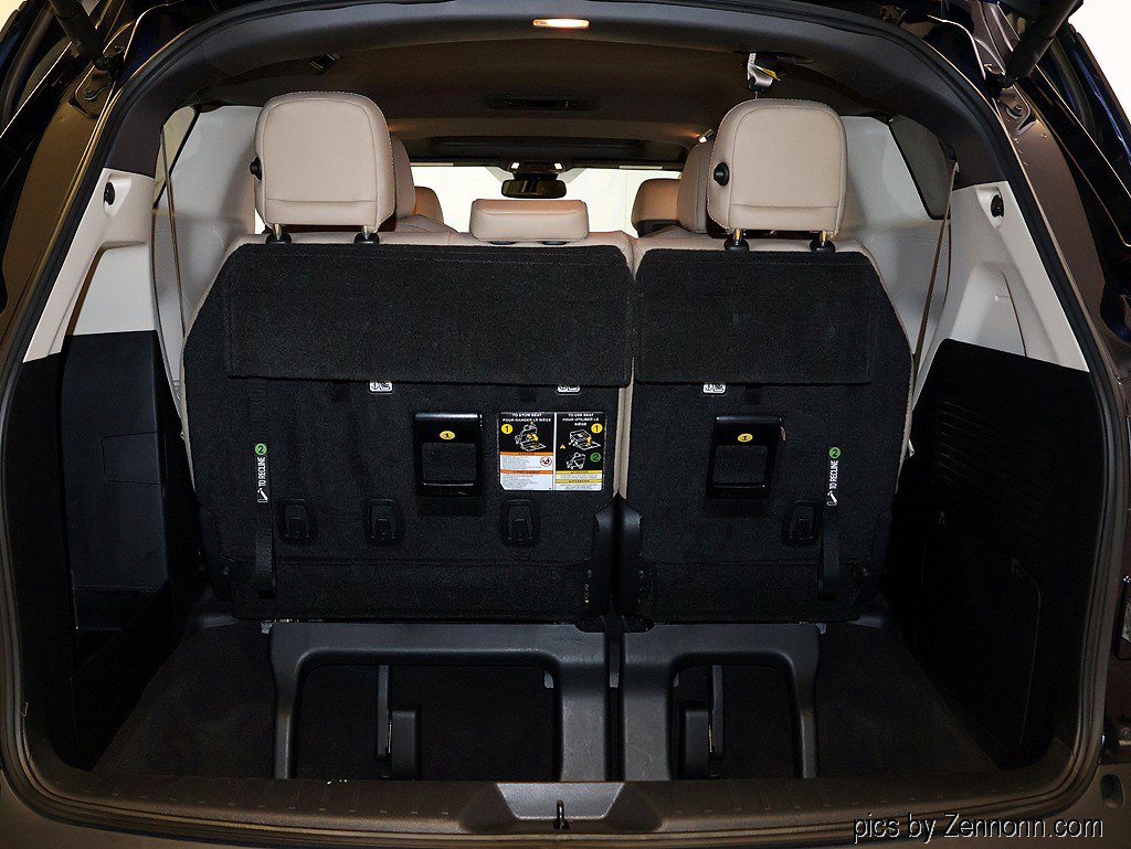 Used 2022 Toyota Sienna XLE FWD image 27